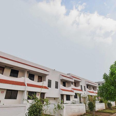 สปอต ออน 74801 คาร์นิวาล รีสอร์ต Hotel Raipur  ภายนอก รูปภาพ