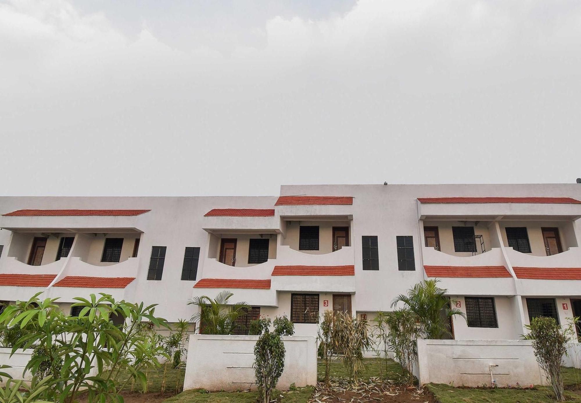 สปอต ออน 74801 คาร์นิวาล รีสอร์ต Hotel Raipur  ภายนอก รูปภาพ